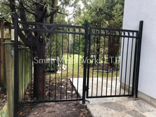 00462 Metal Gates