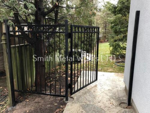 00463 Metal Gates
