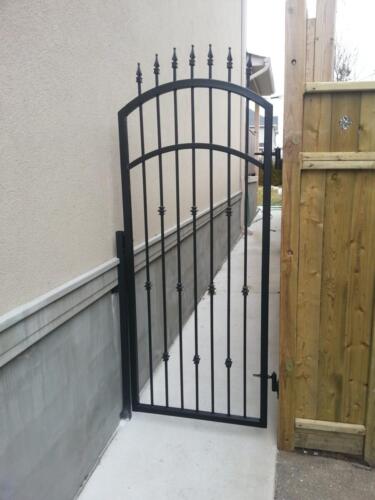 00469 Metal Gates
