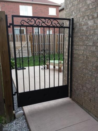 00477 Metal Gates
