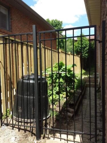 00478 Metal Gates