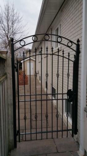 00481 Metal Gates
