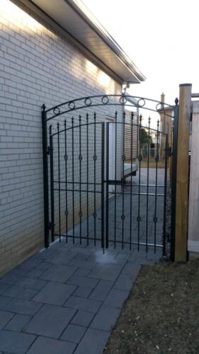 00482 Metal Gates