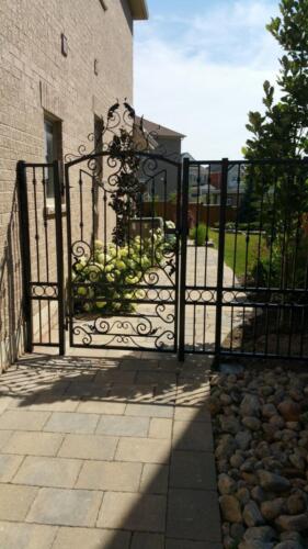 00509 Metal Gates