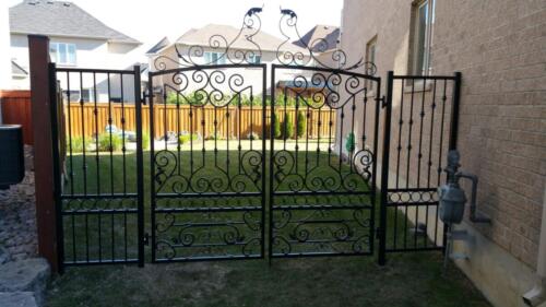 00511 Metal Gates