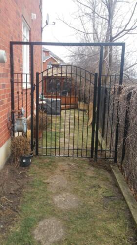 00513 Metal Gates