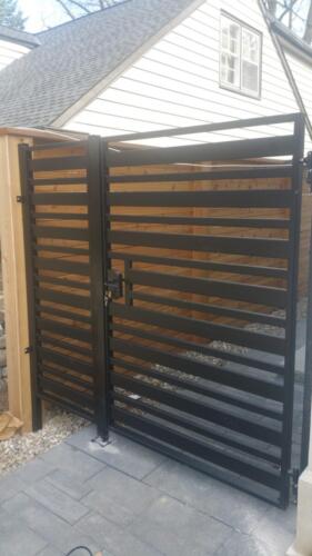 00517 Metal Gates