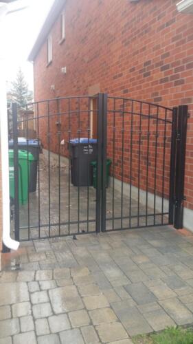 00518 Metal Gates