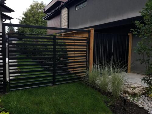 00521 Metal Gates