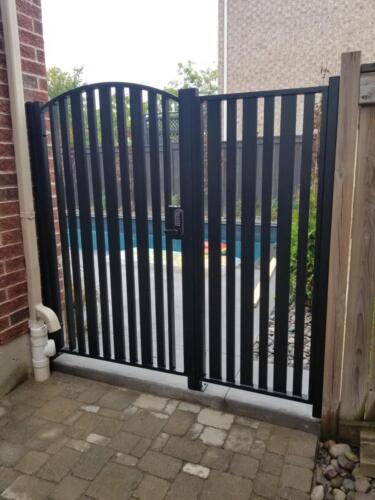 00523 Metal Gates