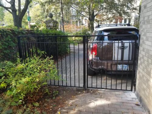 00524 Metal Gates