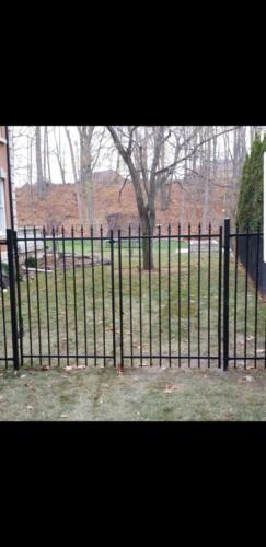 00525 Metal Gates