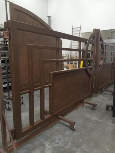 00526 Metal Gates