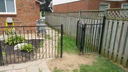 00534 Metal Gates