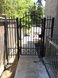 00535 Metal Gates