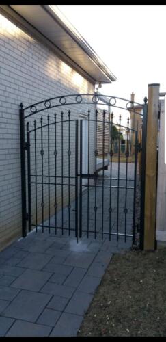 00539 Metal Gates
