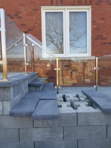 00731 Outdoor Glass Railings