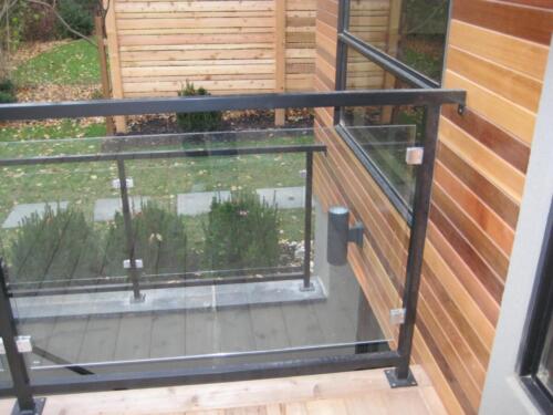 00740 Outdoor Glass Railings