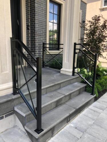00748 Outdoor Glass Railings