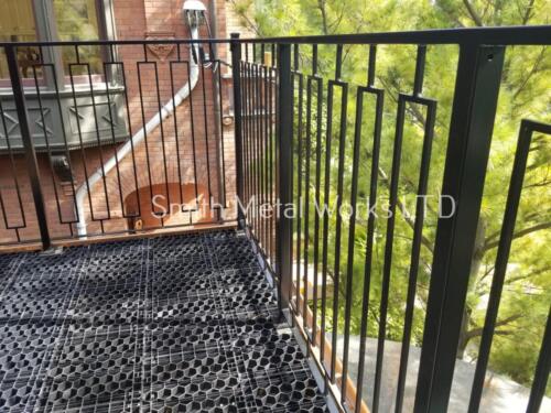 00824 Outdoor Modern Railings