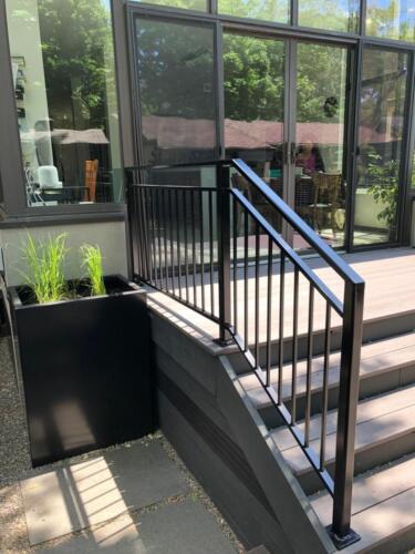01205 Outdoor Porch Railings