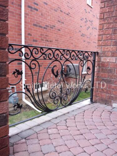 01272 Outdoor Wrought Iron Railings