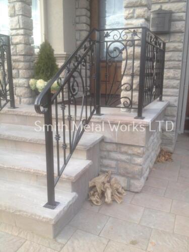 01316 Outdoor Wrought Iron Railings